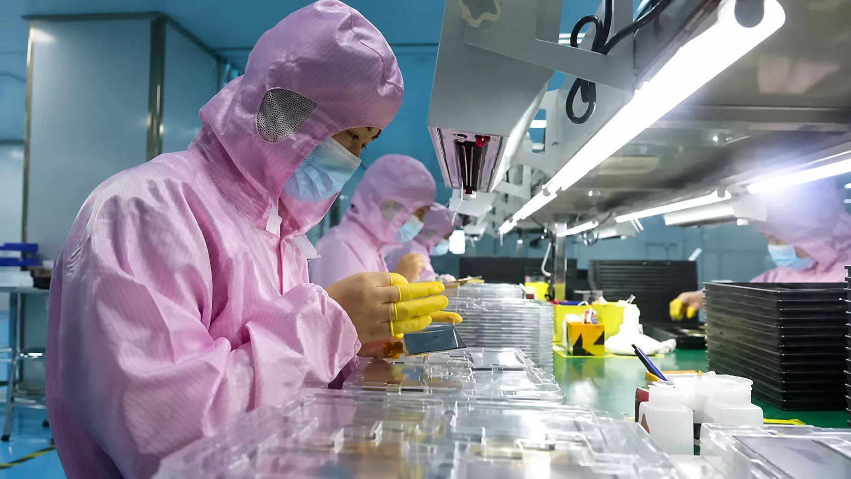 Display modules being assembled and inspected in the cleanroom